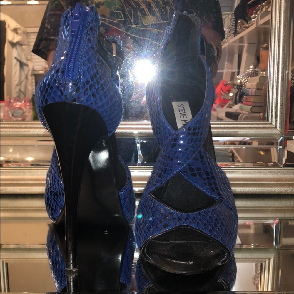 Banoka Style Blue/Blk Snakeskin Steve Madden Heels